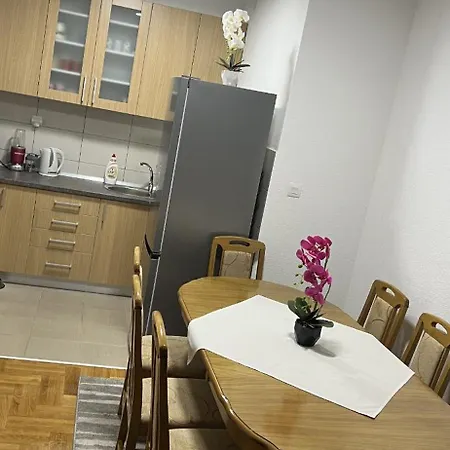 Apartment T&a *