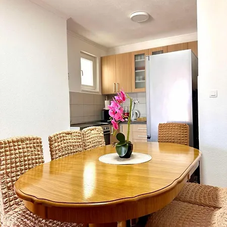 Apartment T&a